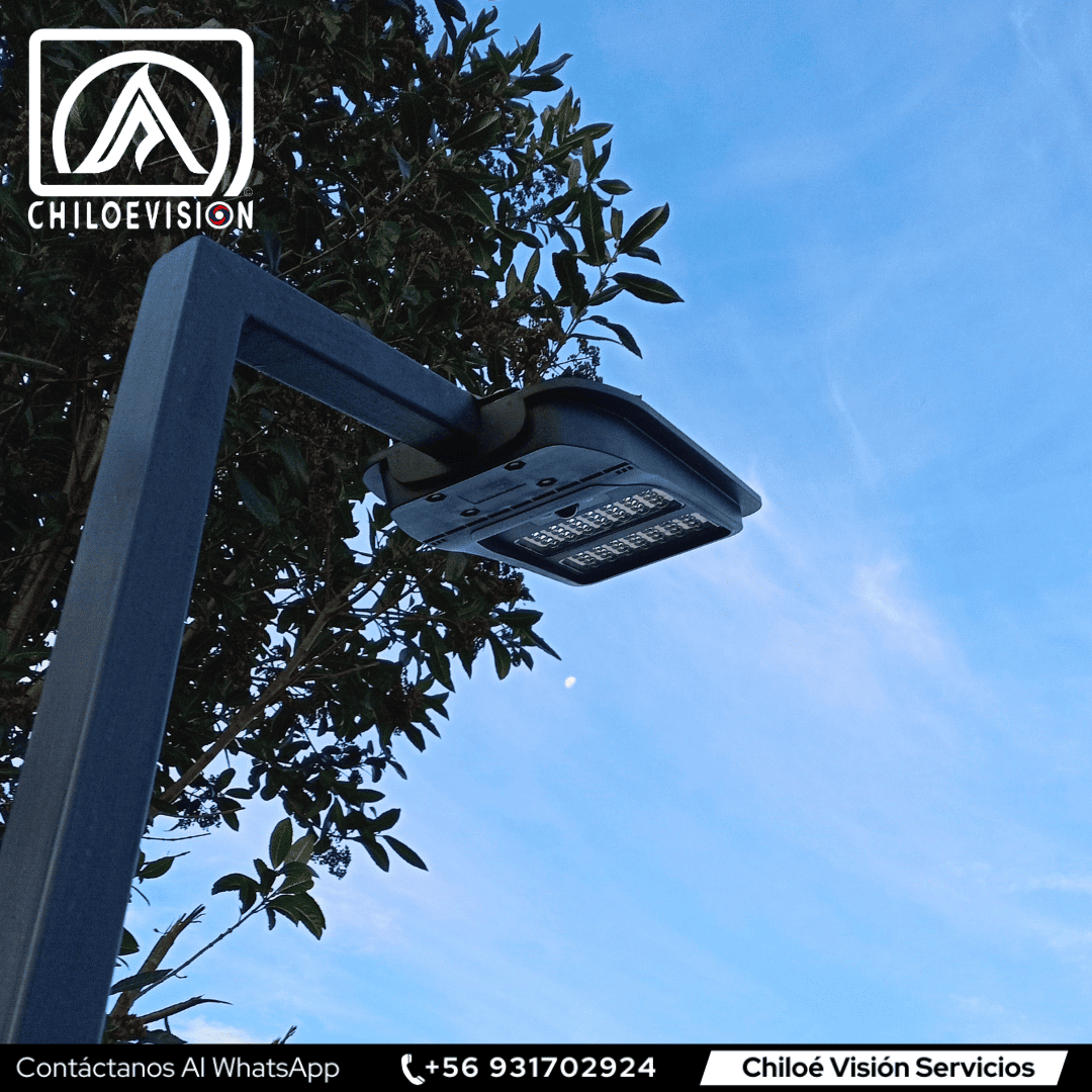 Instalación de Iluminación Solar LED Peatonal con Soporte Metálico en Chiloé